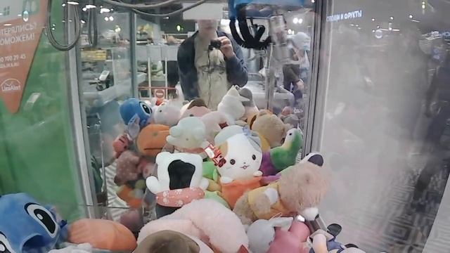 Мишка-баскетболист в автомате-хватайке!!! смотреть онлайн