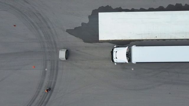 AEBS Bremsung Renault T480 Sattelzug (Top View) смотреть онлайн