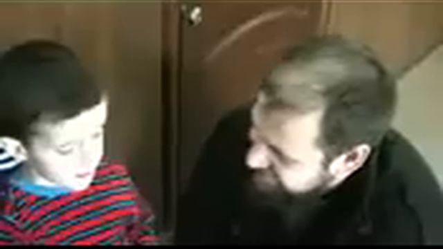 Маленький мальчик поет нашид Г1ураба смотреть онлайн