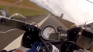Потрясающая скорость! Мотоцикл едет со скоростью 300 км/ч