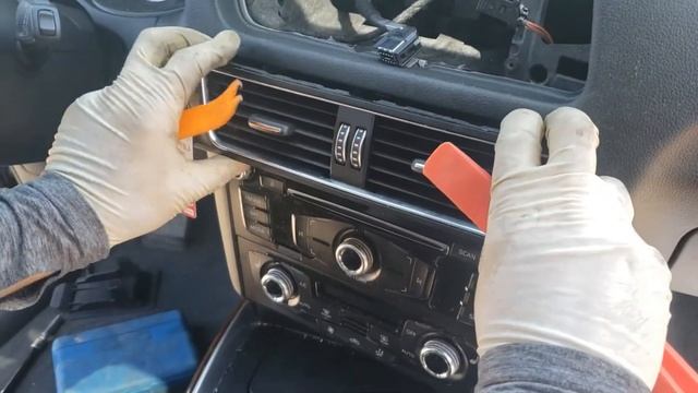 2013-2017 AUDI 8R SQ5 Q5 HOW TO REMOVE CENTER AIRVENT