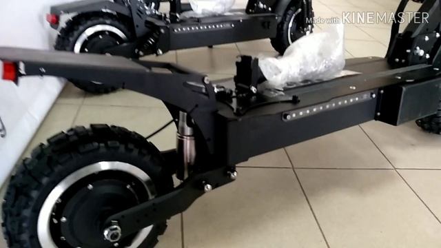 Рассмотрел электросамокаты ULTRON T-128 и лайт версию ULTRON T-108 2019 года.