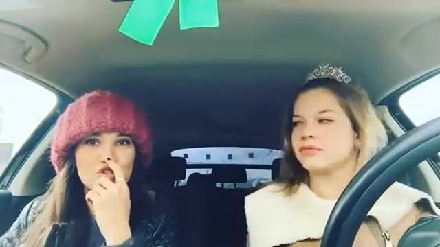 Лайфхак на тему как закадрить парня, если в руках у вас только руль?! смотреть онлайн