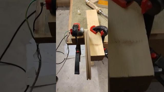 PWM controlled DC motor spinny wheel смотреть онлайн
