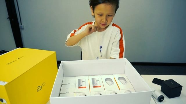 Распаковка робота ClicBot !!! Первое впечатление от лучшего подарка на новый год !! смотреть онлайн