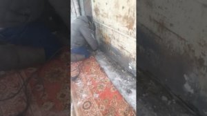 реставрация гаражных ворот, подрезаем воротину.