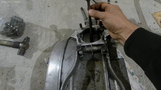 Пилим мотоцикл ИЖ Планету.Часть 4 Bike Cafe Recer.Motorcucle tuning.Как повысить степень сжатия MOT смотреть онлайн