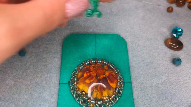 Ажурное оплетение кабошона. Бусы с цветочным кулоном смотреть онлайн