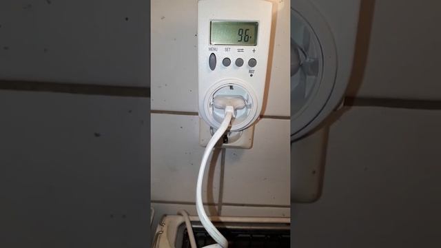BOSCH MFQ4070 hand mixer 500 W vs real power test. It's only a 100 W. See description смотреть онлайн