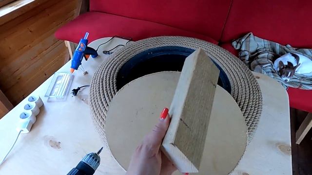 Делаем стильную клумбу из старой покрышки