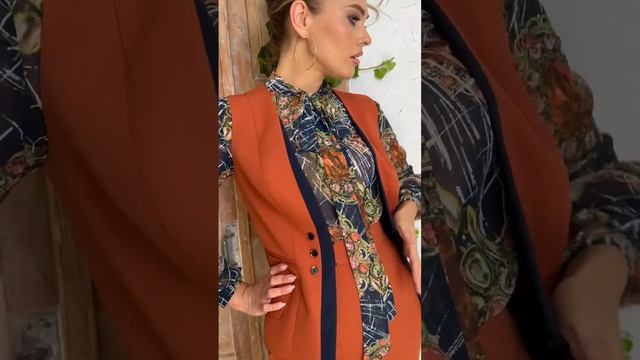 Костюм-тройка с шифоновой блузой Мода-Юрс модель 2802-1 terrakot sinij смотреть онлайн