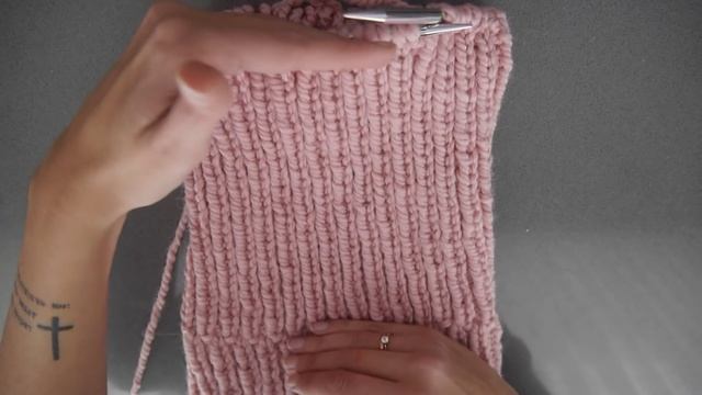 Шапочка из толстой пряжи // Связать шапочку за 2 часа смотреть онлайн
