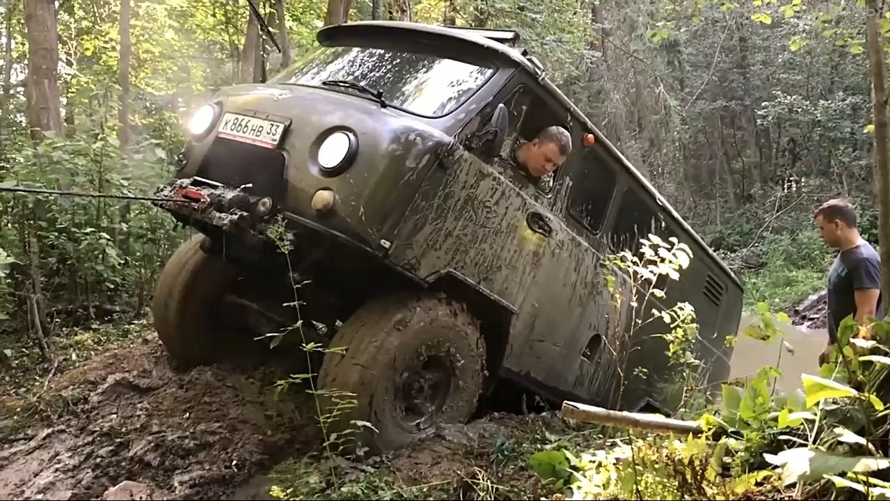 Отечественный внедорожник УАЗ буханка на Бездорожье. смотреть онлайн
