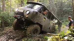 Отечественный внедорожник УАЗ буханка на Бездорожье.