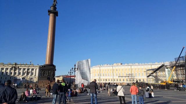 Санкт Петербург. Красота и Отдых Людей на Площади