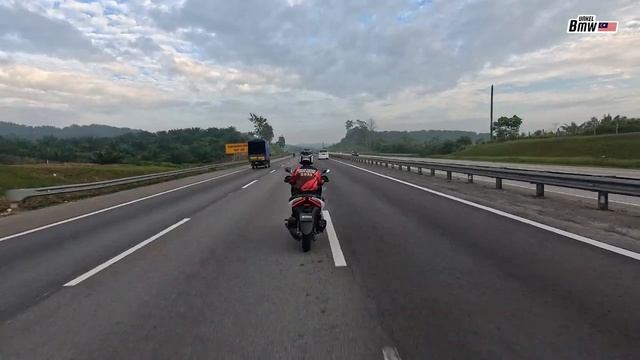 Zontes 350E Scooter Malaysia with BMW R1250RT LC ride Mee Kicap Ayah Din Viral Tg Malim 12-11-2023 смотреть онлайн