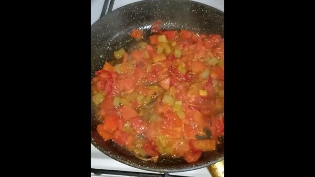Яичница с овощами, самый вкусный завтрак, делюсь рецептом. смотреть онлайн
