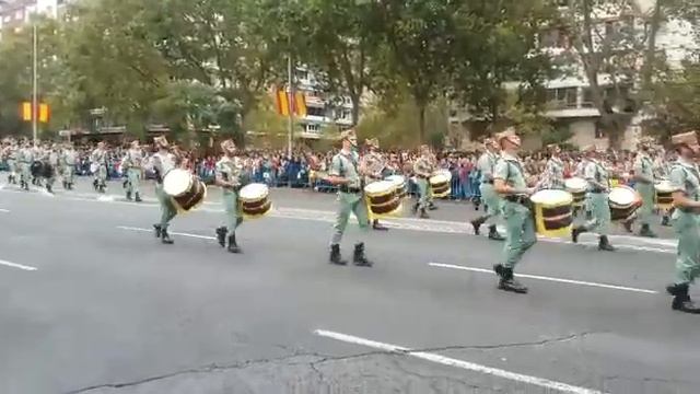 Desfile de La Legión por el Paseo de la Castellana. Día de la Fiesta Nacional 2018. смотреть онлайн