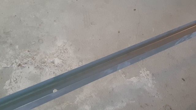 Большие шарики марблс катятся по столу, треку и рельсам Satisfying Marble run race смотреть онлайн