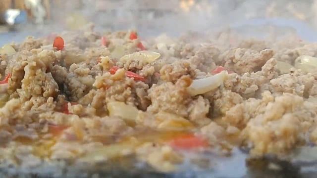 ЧИМИЧАНГИ В СКОВОРОДЕ САДЖ НА КОСТРЕ смотреть онлайн