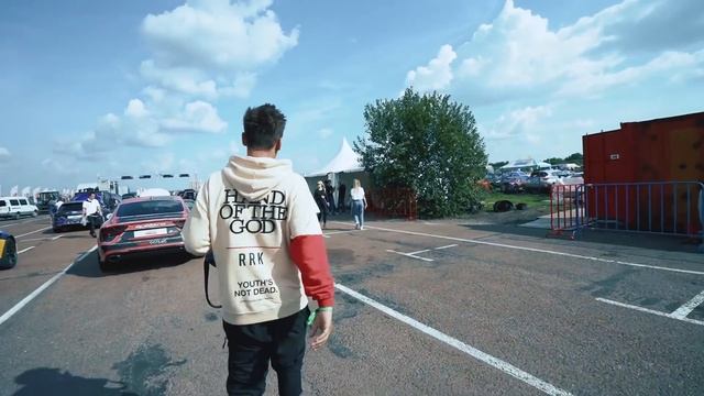 Участвую в гонке суперкаров. Ламба VS BMW. Московская миля. смотреть онлайн