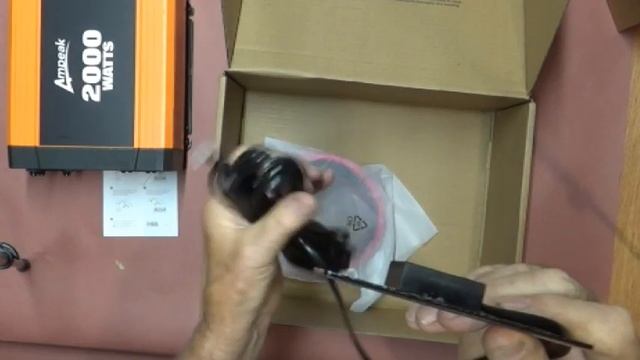 Unboxing A Ampeak 2000 Watt Inverter( This Is Not A Pure Sine Wave Inverter)