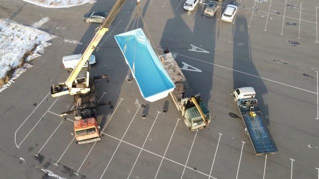 Зимняя доставка и установка композитного бассейна 10,5 на 3,7 смотреть онлайн