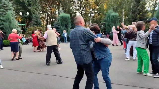 КРАСИВЫЙ ВАЛЬС! ТАНЦЫ ХАРЬКОВ УКРАИНА СЕНТЯБРЬ 2023 #dance #kharkiv смотреть онлайн