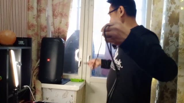 JBL PBM 100 Dynamic Vocal Mic Unboxing смотреть онлайн