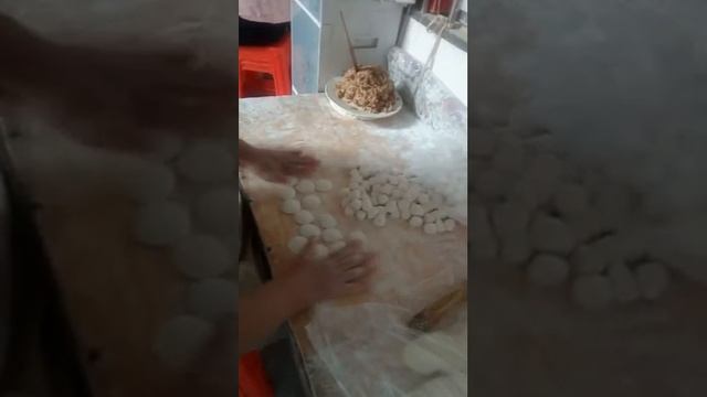 Как быстро раскатать тесто на пельмени смотреть онлайн