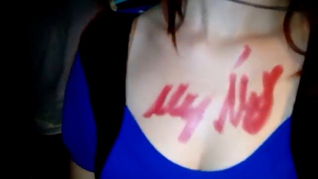 Автографы на сиськах смотреть онлайн