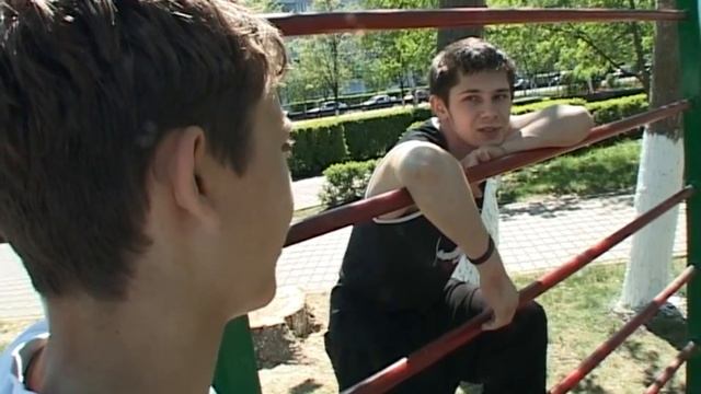 Уличные занятия на перекладине смотреть онлайн