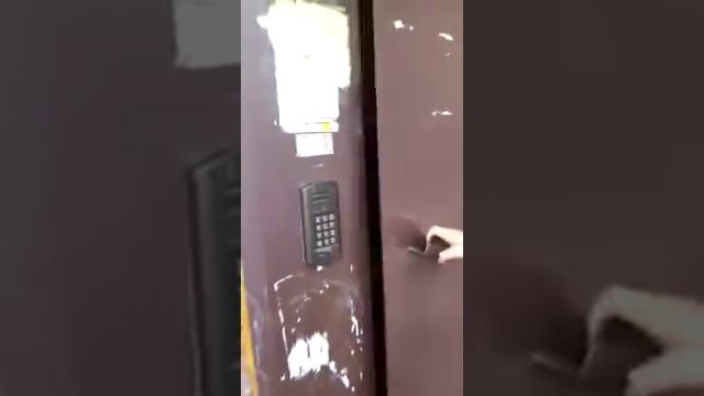 Как открыть дверь с домофоном без ключей!! смотреть онлайн
