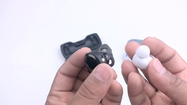 BOSE SoundSport Free vs SAMSUNG Buds | Size Comparison смотреть онлайн
