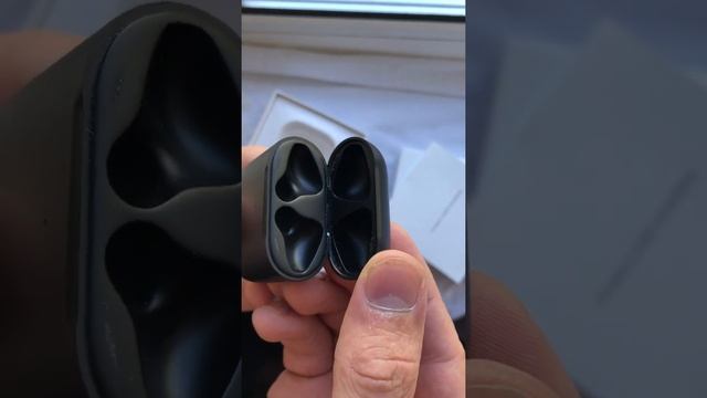 Черные AirPods для показа на Авито смотреть онлайн