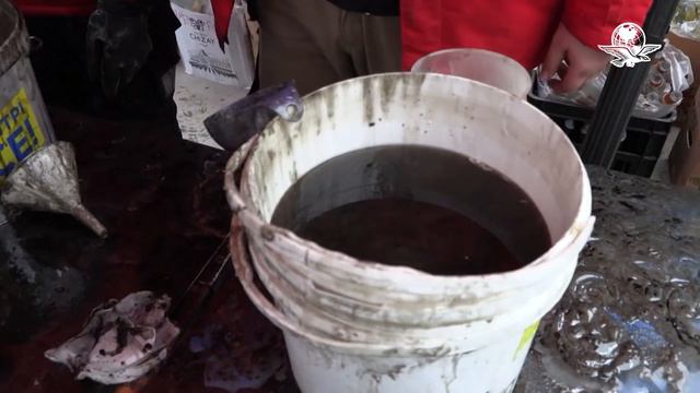 Cervecería ucraniana detiene su producción para armar a su ejército de bombas molotov смотреть онлайн