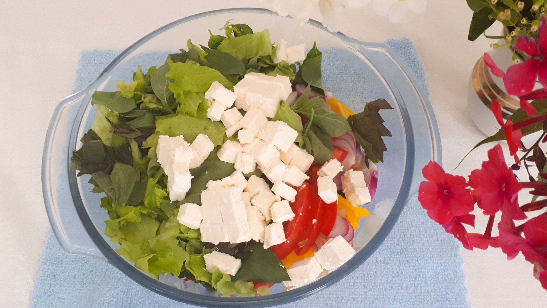 Самый вкусный салат. Греческий салат. Простые и вкусные салаты. Греческий салат – рецепт. смотреть онлайн