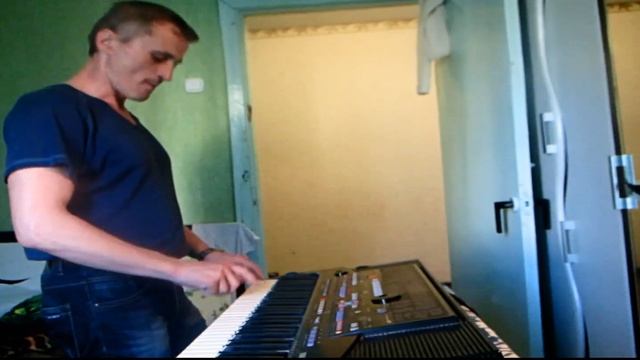 GUITARIST TAKES THE FIRST TIME OF YAMAHU PSR 510 смотреть онлайн