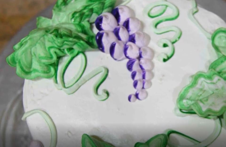 Украшение торта кремом. Торт "Ветка винограда" смотреть онлайн