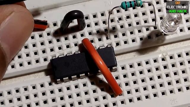 How To Make Non Contact AC/DC Voltage Tester Circuit Using 4017 IC Easily Detect AC/DC Voltage... смотреть онлайн