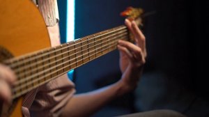 Гитарист из России вытворяет на гитаре нежную музыку (Филиппов Илья)