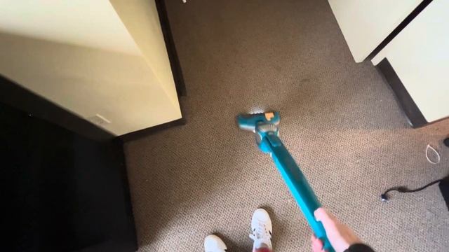 Epic Failish: Electrolux Rechargeable Stick Vacuum at an Undisclosed Location смотреть онлайн