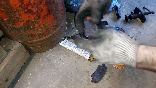 Kia Rio задние тормозные колодки смотреть онлайн