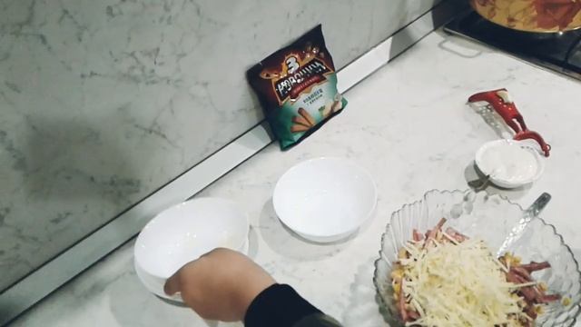 Лёгкий салат с сухариками!!! Простой рецепт! смотреть онлайн