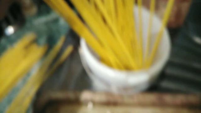 Бумажные, обработанные лаком, трубочки пересохли. Стали, как Деревянные.Увлажняю простым способом. смотреть онлайн