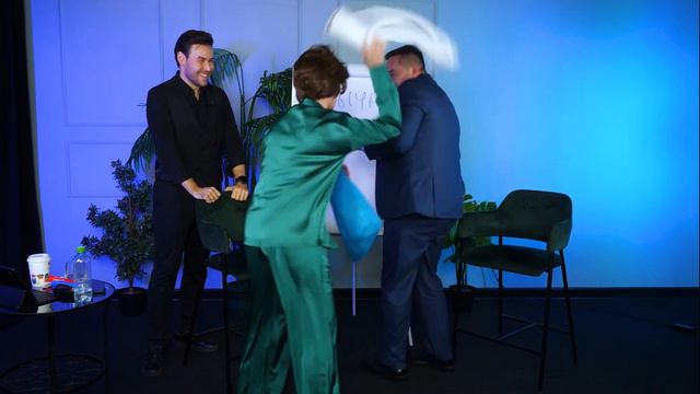 Как перестать стесняться и говорить уверенно? / разбор речи и голоса врача смотреть онлайн