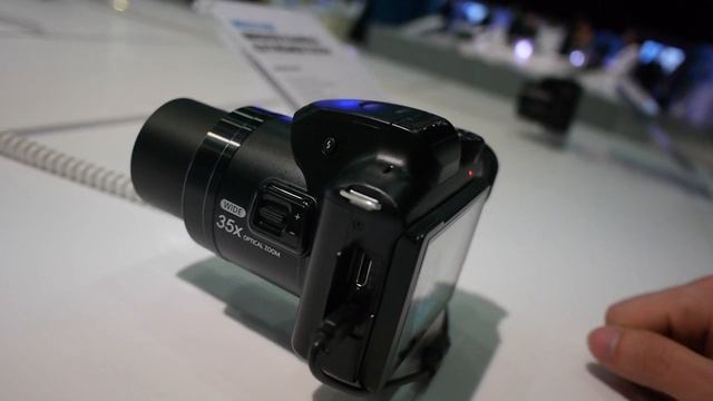 Samsung WB2100 Bridge Camera Hands On смотреть онлайн