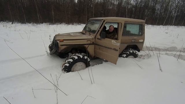 Gelendwagen, TLC 76, Patrol, Pajero, UAZ и Niva в глубоком снегу.