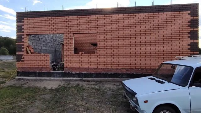 Кладка первого этажа и гаража. Часть 2. смотреть онлайн