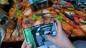 Разбор старого системного блока на металлолом.